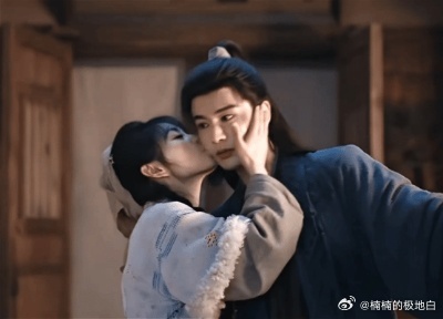 同样是赘婿怎么差别这么大 同样赘婿人设，一个宠妻天花板，一个复仇疯批。推岳父下楼