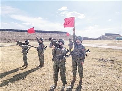 翻遍了各大平台，就是找不到这张女子民兵分队的高清图。当前民兵单位里面肯定是保有便