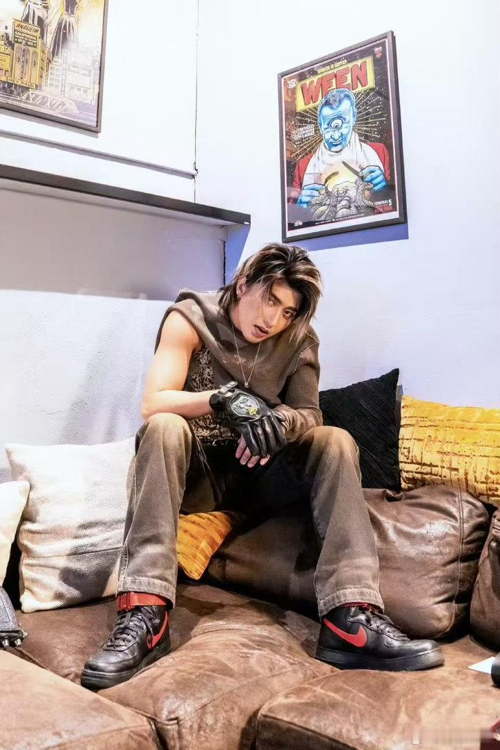 蔡徐坤演唱会后台照蔡徐坤演唱会花絮照蔡徐坤演唱会花絮照，帅， 