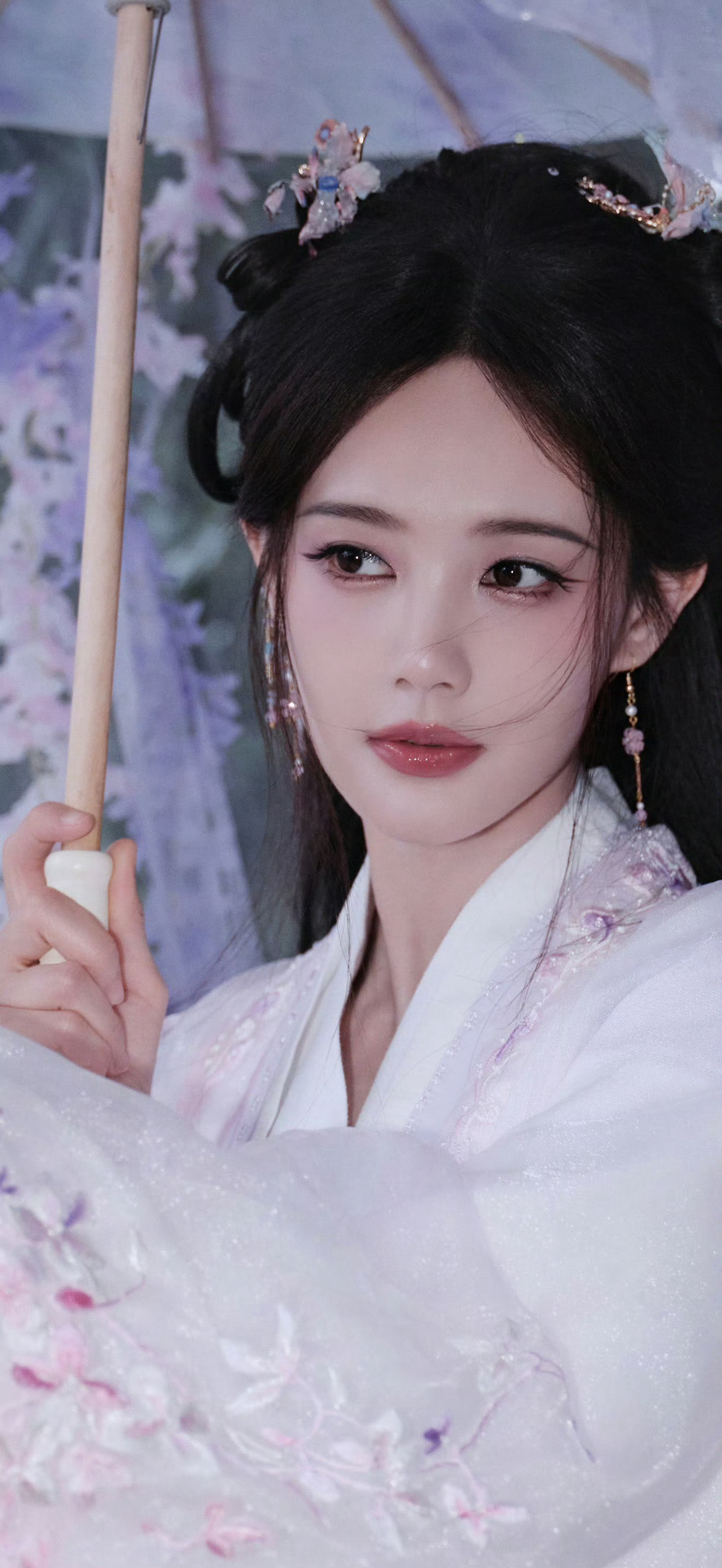 李一桐晒立秋第一束奶茶花李一桐｜天选古人 ​​​