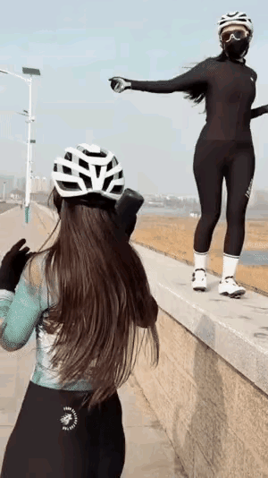 支撑她们得瑟的主因是什么：圈子贵人相助？我们以为骑行⭕️是为了锻炼身体，把志同道