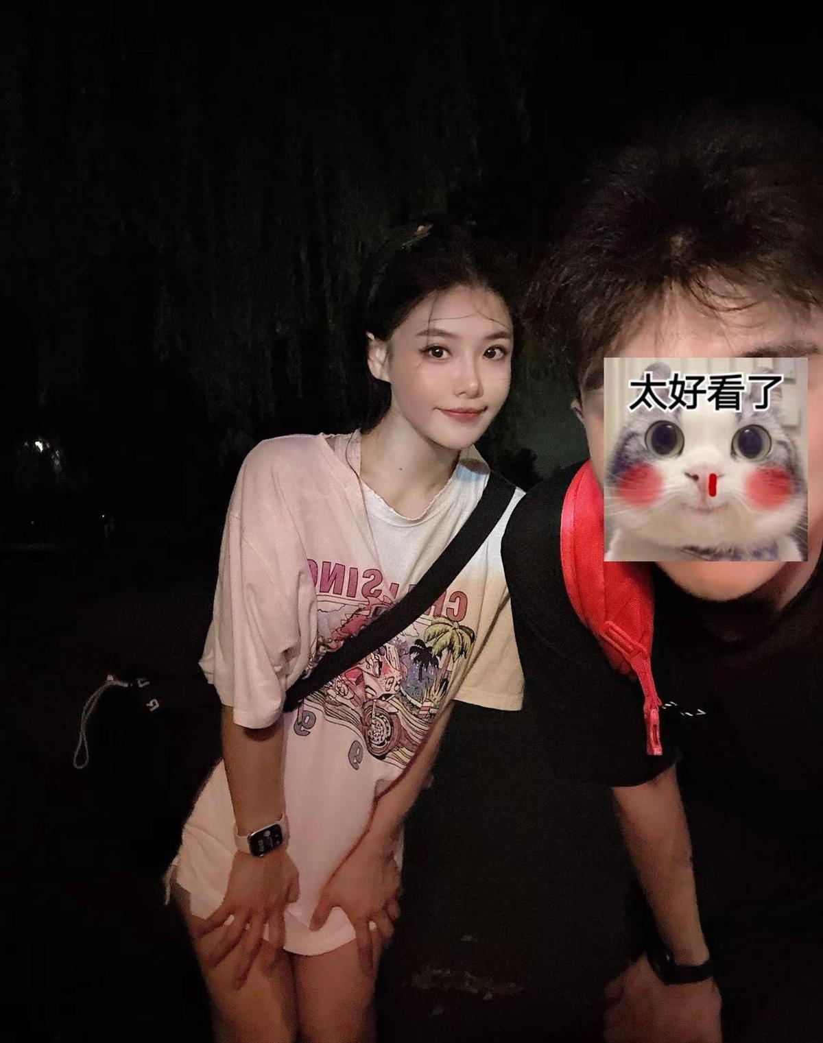 打羽毛球半年，人瘦了，脸亮了，连走路都带风。
不是你自律了，是你约到了那个总笑着