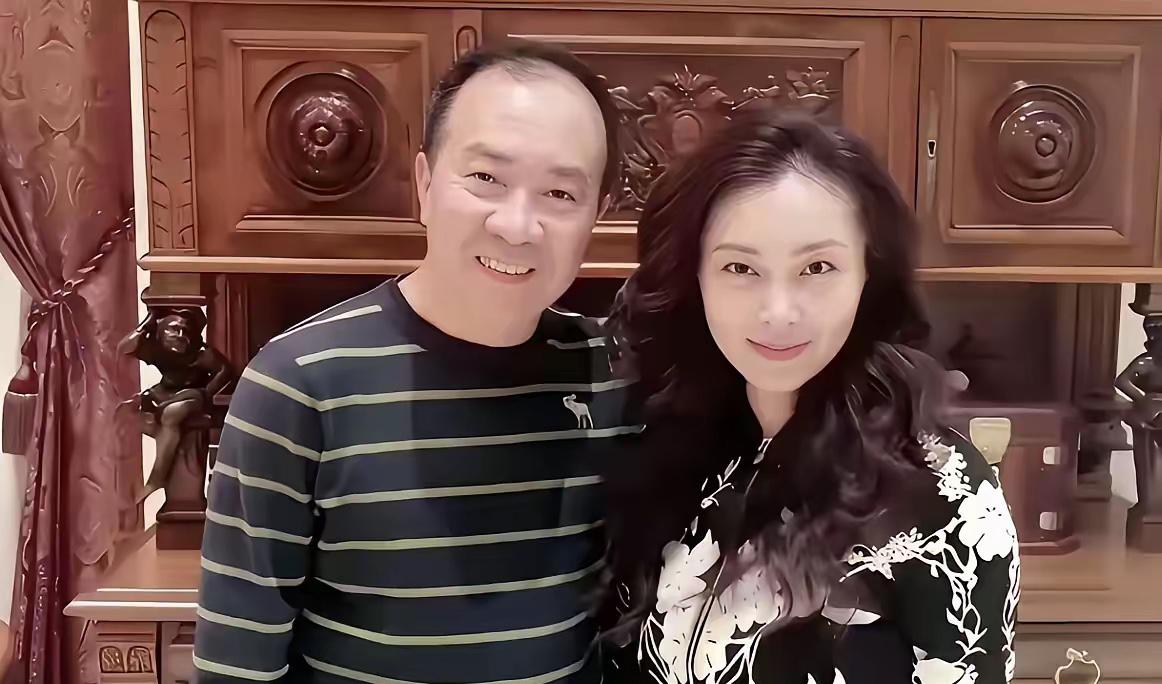 老相声圈别双标，别拿旧观念道德绑架

相声圈里不少自诩德高望重、辈分极高的前辈，