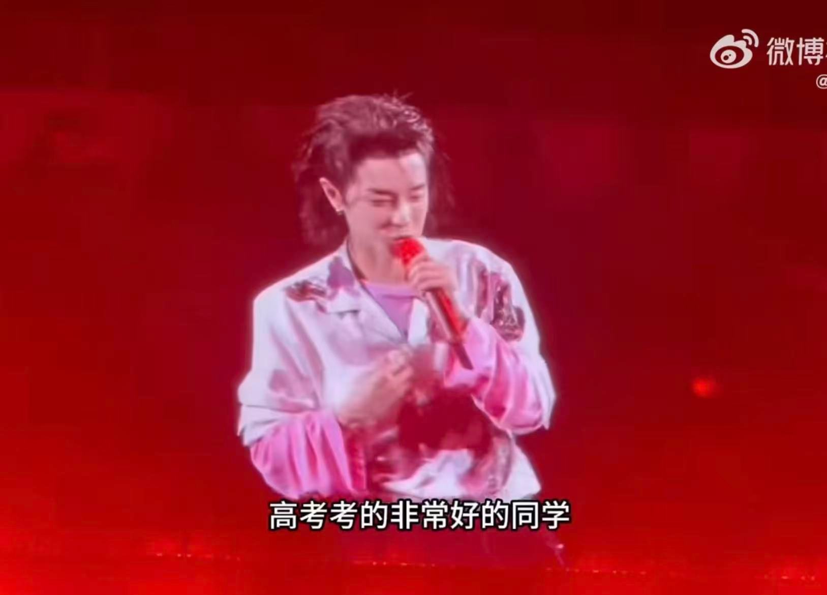 华晨宇鼓励留学歌迷毕业后回国 留学之路虽遥远，但华晨宇的话让我明白了回家的意义。