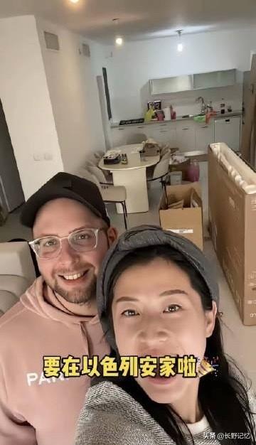 图片中这位女士如愿嫁到以色列后，自豪地向国内网友展示以色列独有Mamad公寓安全