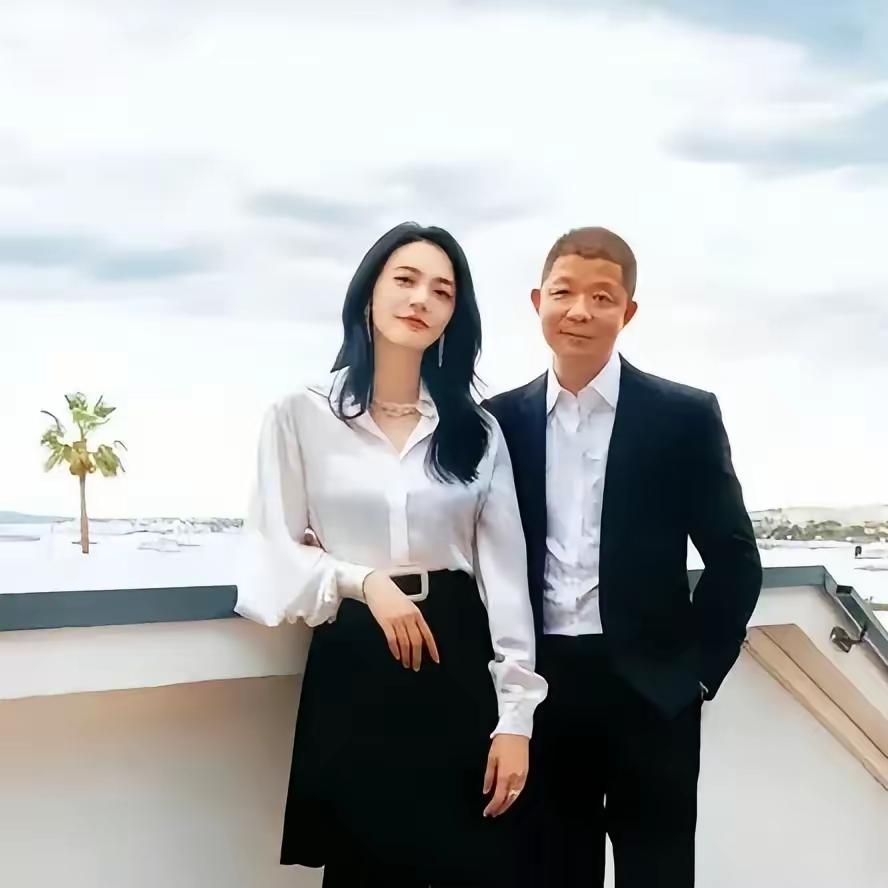 姚晨离婚后才发现，曹郁哪里是普通素人，根本是业内深藏不露的顶级大佬！
 
他低调