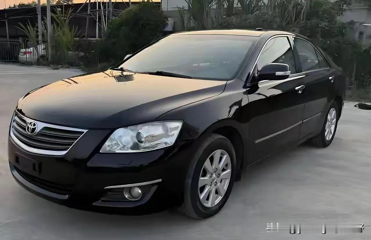 国内第一代国产的凯美瑞，当年在国内票价20多万，却也在多年来都是最畅销的B级轿车