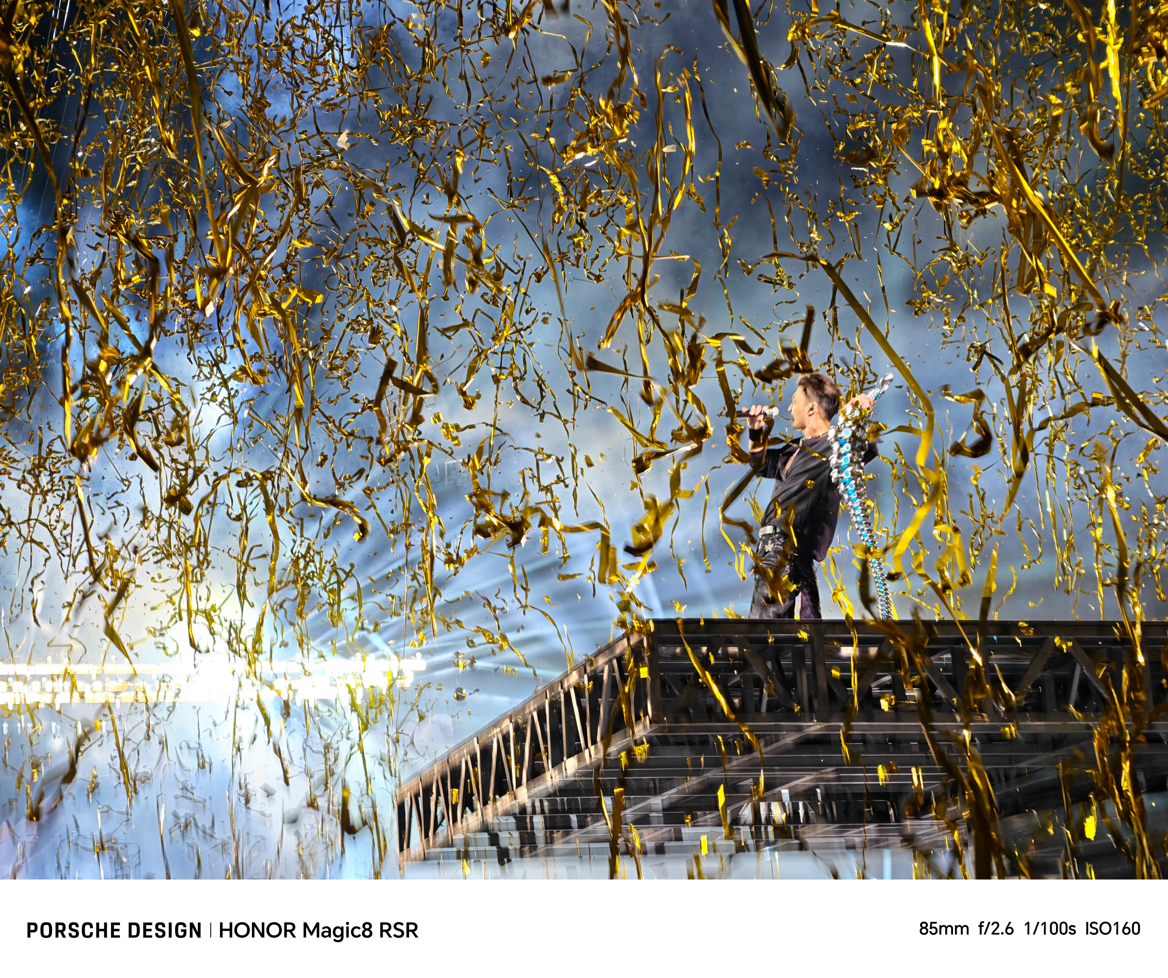 谢霆锋深圳演唱会排面谁还没被荣耀M8拍的谢霆锋帅晕！舞台再远也清晰追星神器荣耀M