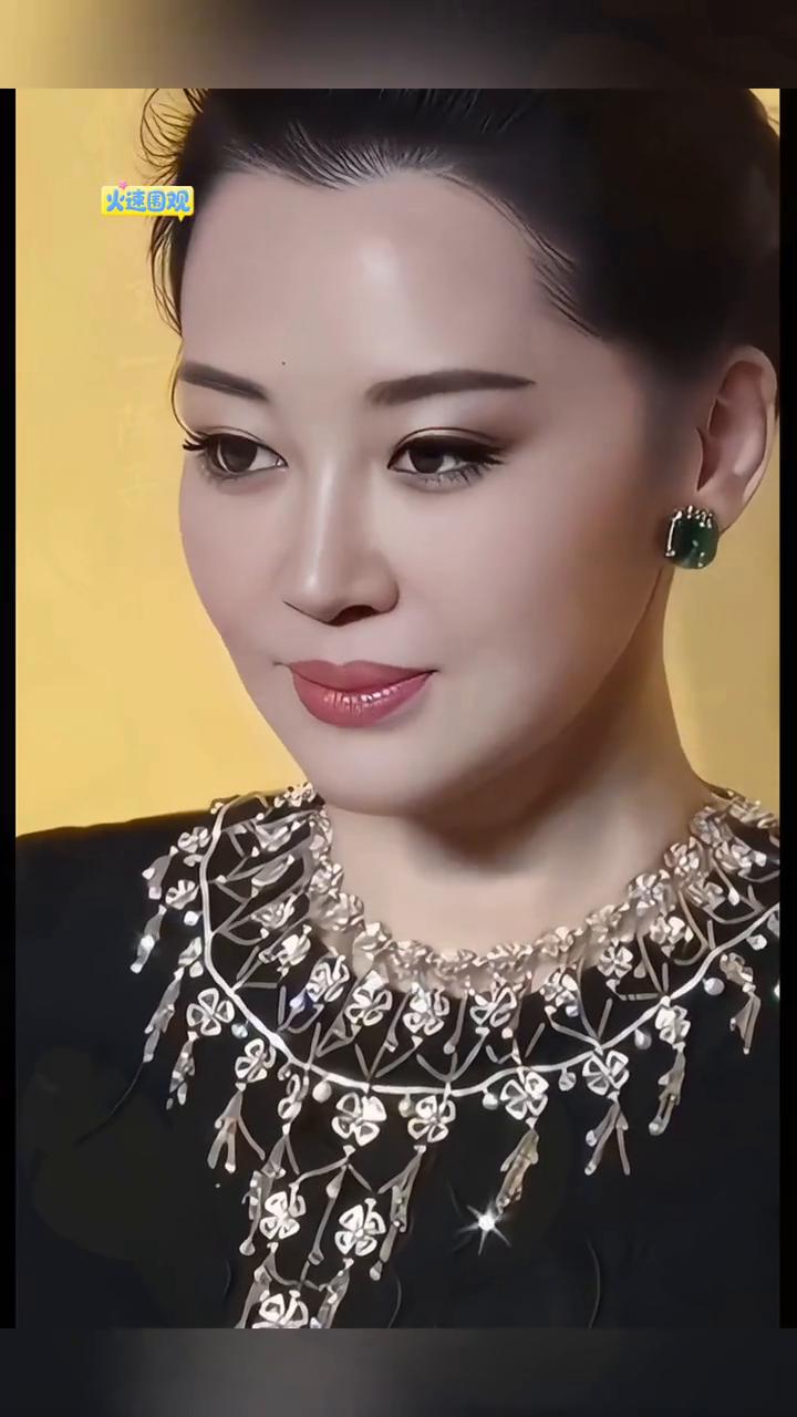 许晴56岁了，依然是大家心中的女神，每个角色都是本色出演。
喜欢就点个关注吧！