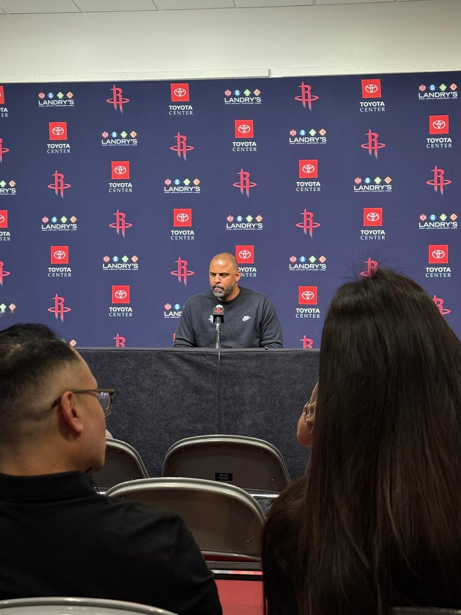 火箭队主教练乌度卡谈防守文班亚马：“关键是要保持侵略性，敢于对抗。不能停滞不前…