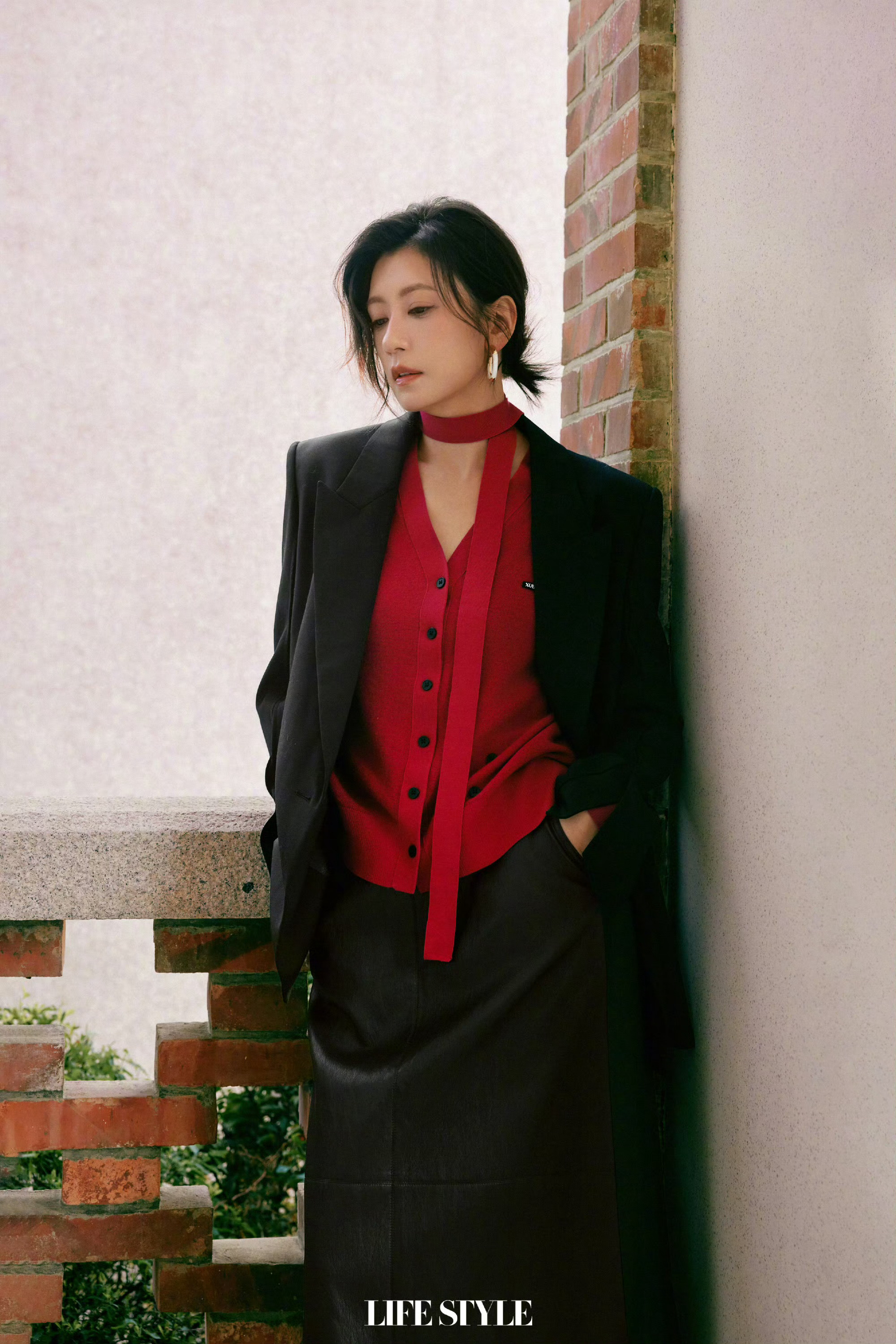 贾静雯精品购物指南封面贾静雯深秋庭院深深大片《精品购物指南Lifestyle》1