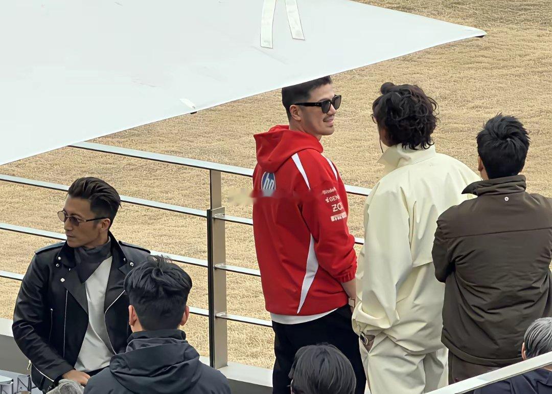 施伯雄和谢霆锋本人好帅！京城F4勇闯小沪 开心开心 