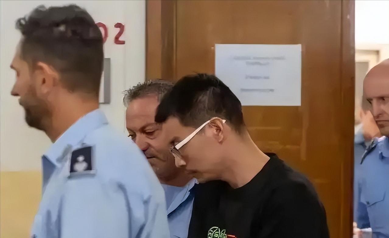 因为中国施压，意大利才把上海积塔半导体的徐泽伟一家放回来。徐泽伟很勇敢，不承认意