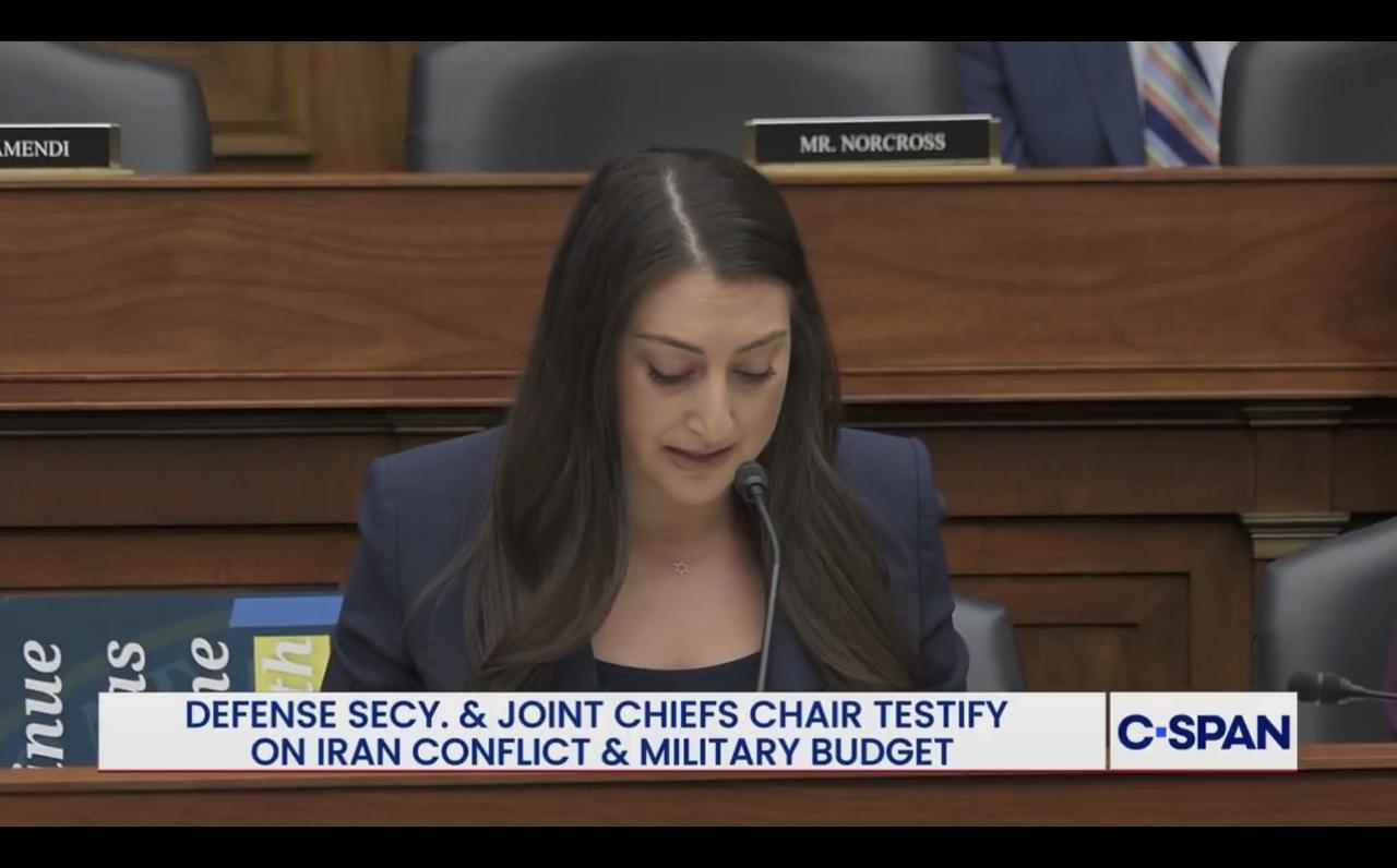 美国民主党众议员RepSaraJacobs：“你相信（川普）总统的精神状态足够稳