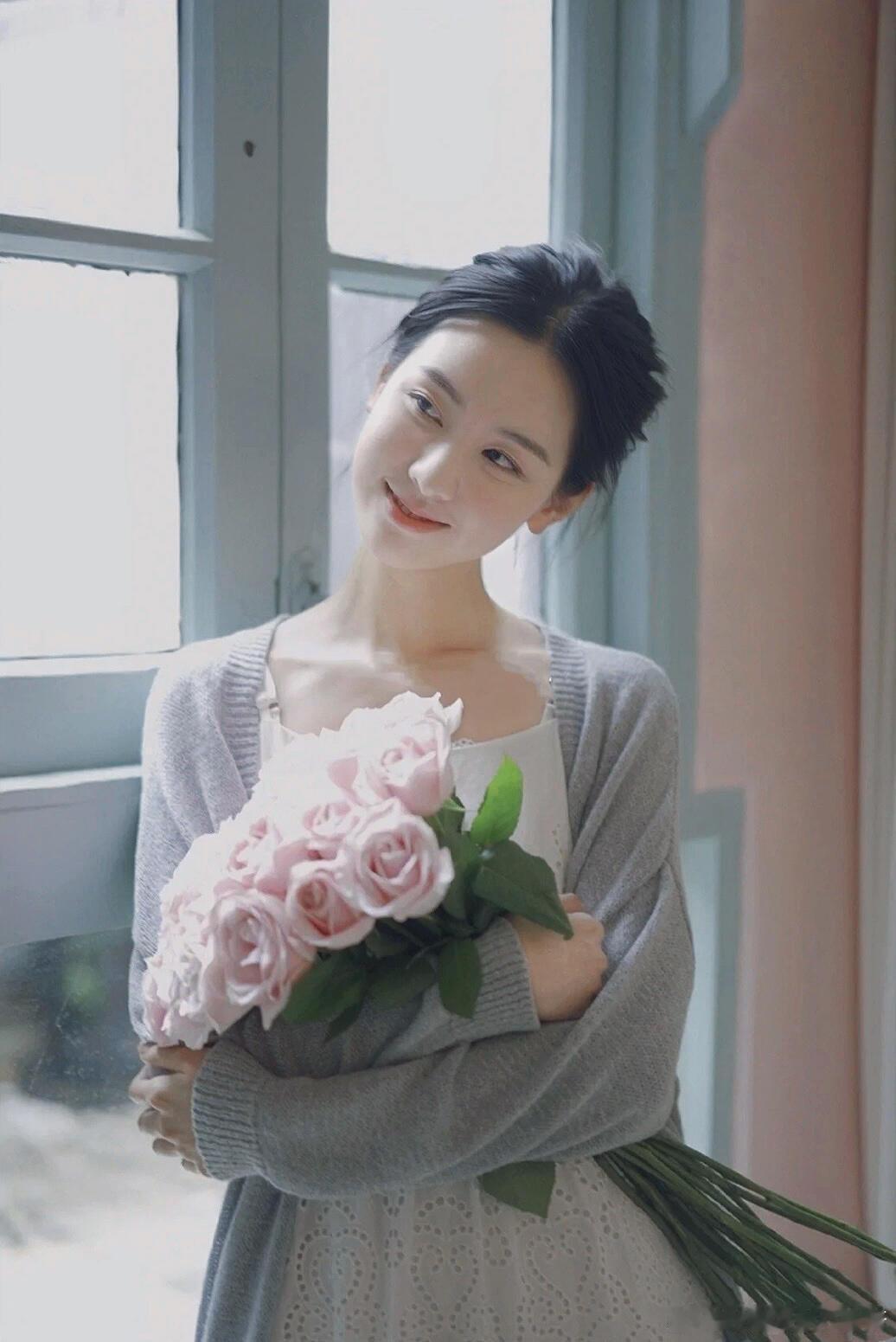 陈都灵蒋欣新剧演母女同框颜值双双在线是什么体验！看陈都灵和蒋欣演母女就知道了，两