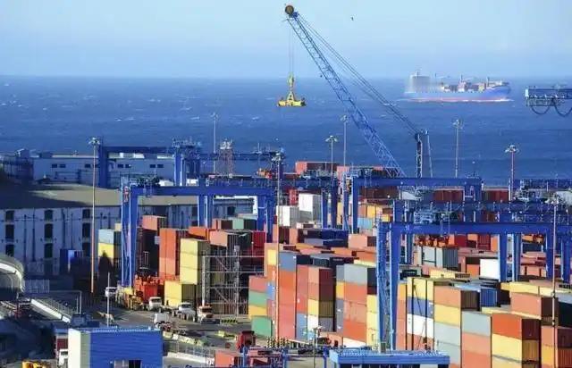 美国前脚刚在霍尔木兹海峡搅完局，后脚就盯上了马六甲，凭借一纸防务协议，干脆利落地