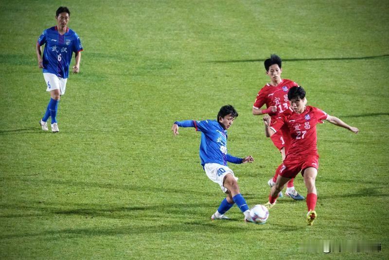 楚超第二轮：宜昌vs武汉
4月25日，在宜昌市体育场，东道主宜昌东阳光队对阵前来