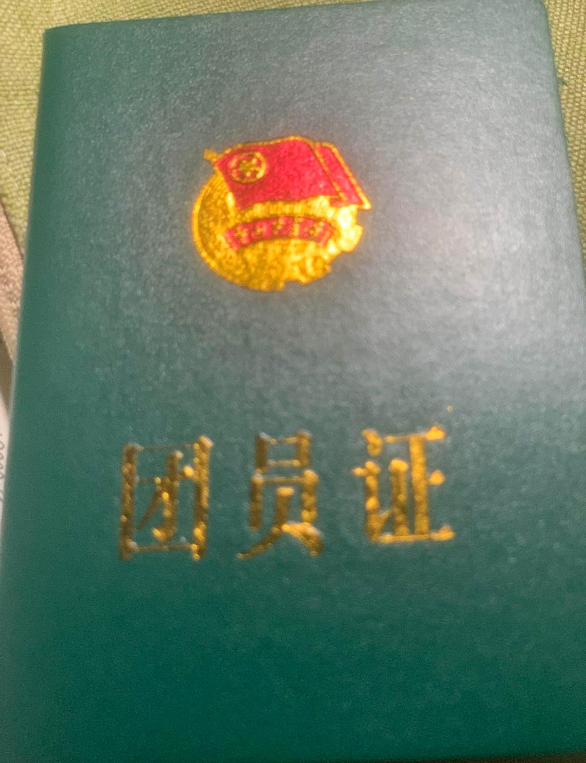 高三孩子终于入团了，家长激动得不行。
可这事儿真不是靠运气，是真刀真枪拼出来的。