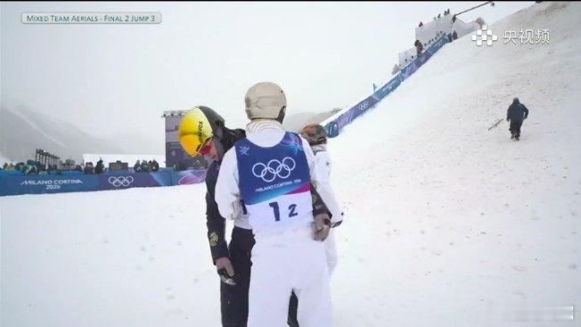 中国空中技巧队铜牌李天马压轴一跳失误李天马压轴一跳出现失误，中国队收获一枚铜牌。