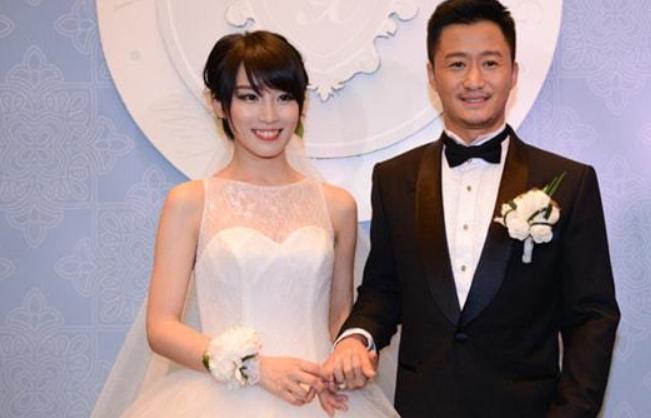 1998年，24岁的吴京爱上了27岁的樊亦敏，一心想要娶她，樊亦敏说：“如果你3