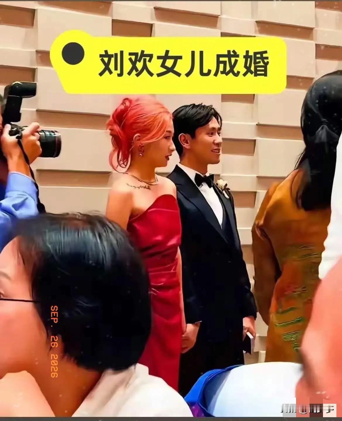好奇查了下刘欢的女婿，
并不是什么富二代，而是出生在重庆一个普通的书香家庭。一个