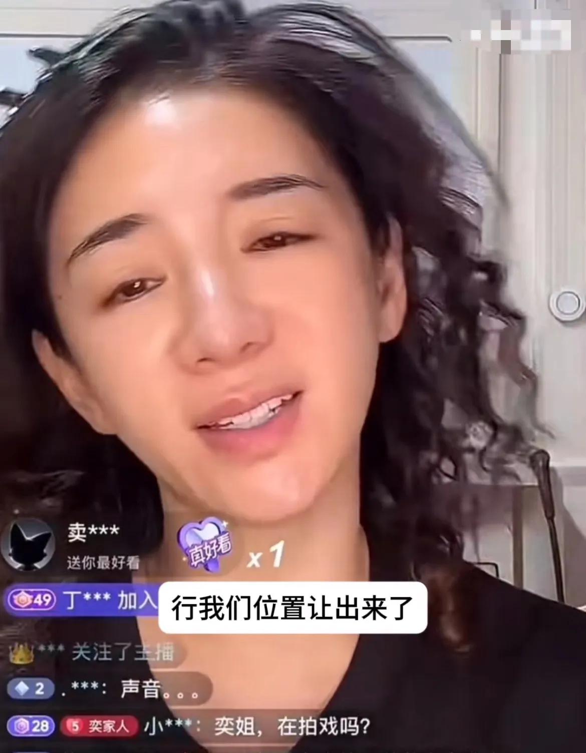 黄奕回应网友抵制女儿出道：“我们位置让出来了，请你上，你出道”。理解为母则刚，但