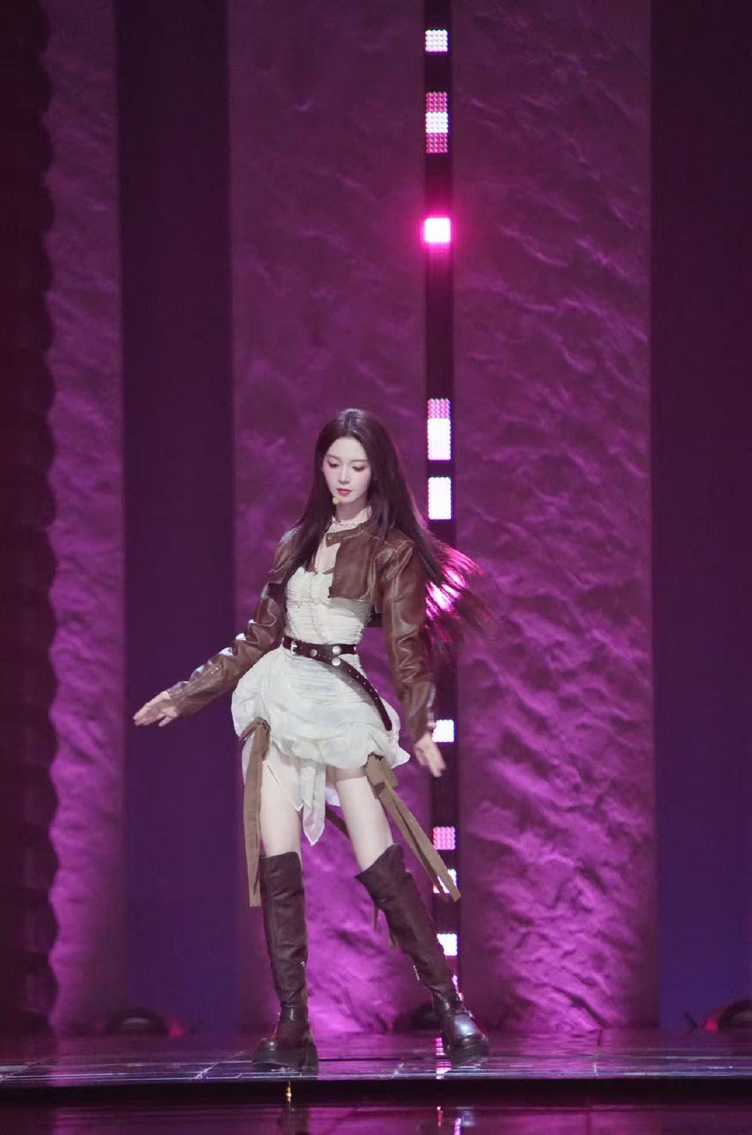 陈瑶陈瑶工作室送孩子上学既视感乘风2026救命！陈瑶工作室这一幕，送孩子上学既视