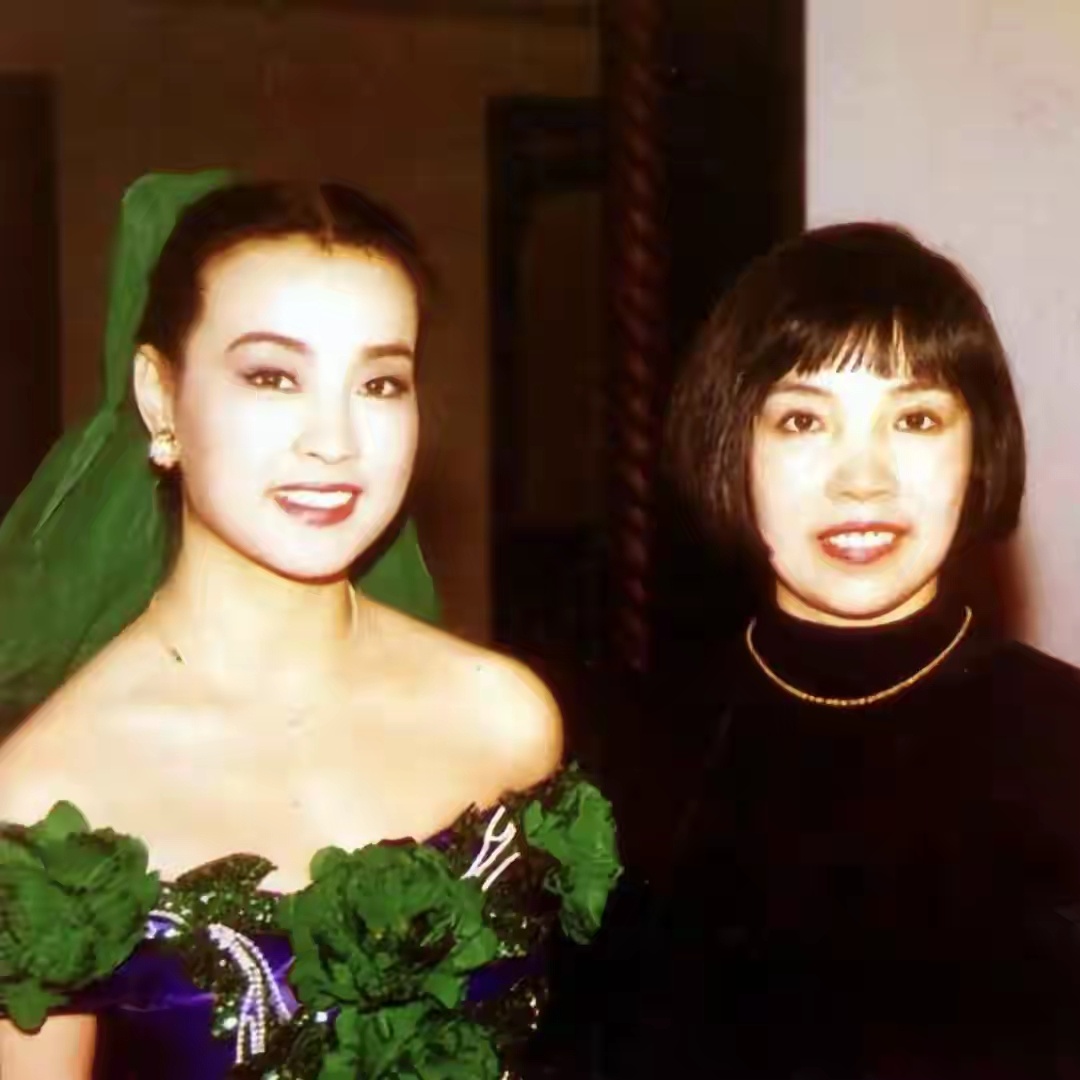 同框林青霞、龚雪才见真章，刘晓庆本就是活成风华绝代的美人。 