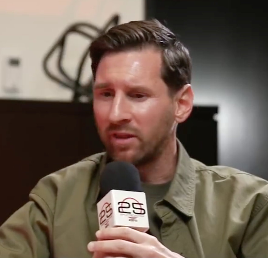 梅西现在感觉良好✌ 🔛梅西专访 记者：世界杯临近。朋友刚发消息给我说："看，我