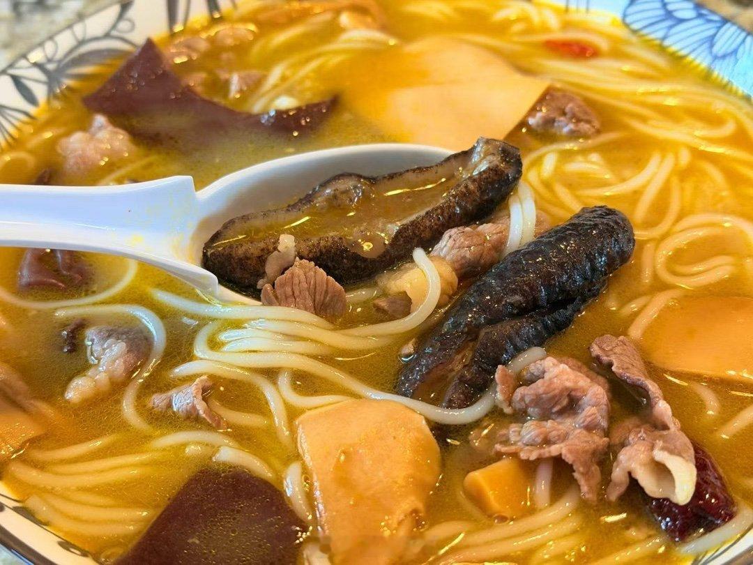 乖妈整的普通和奇怪的食品。 