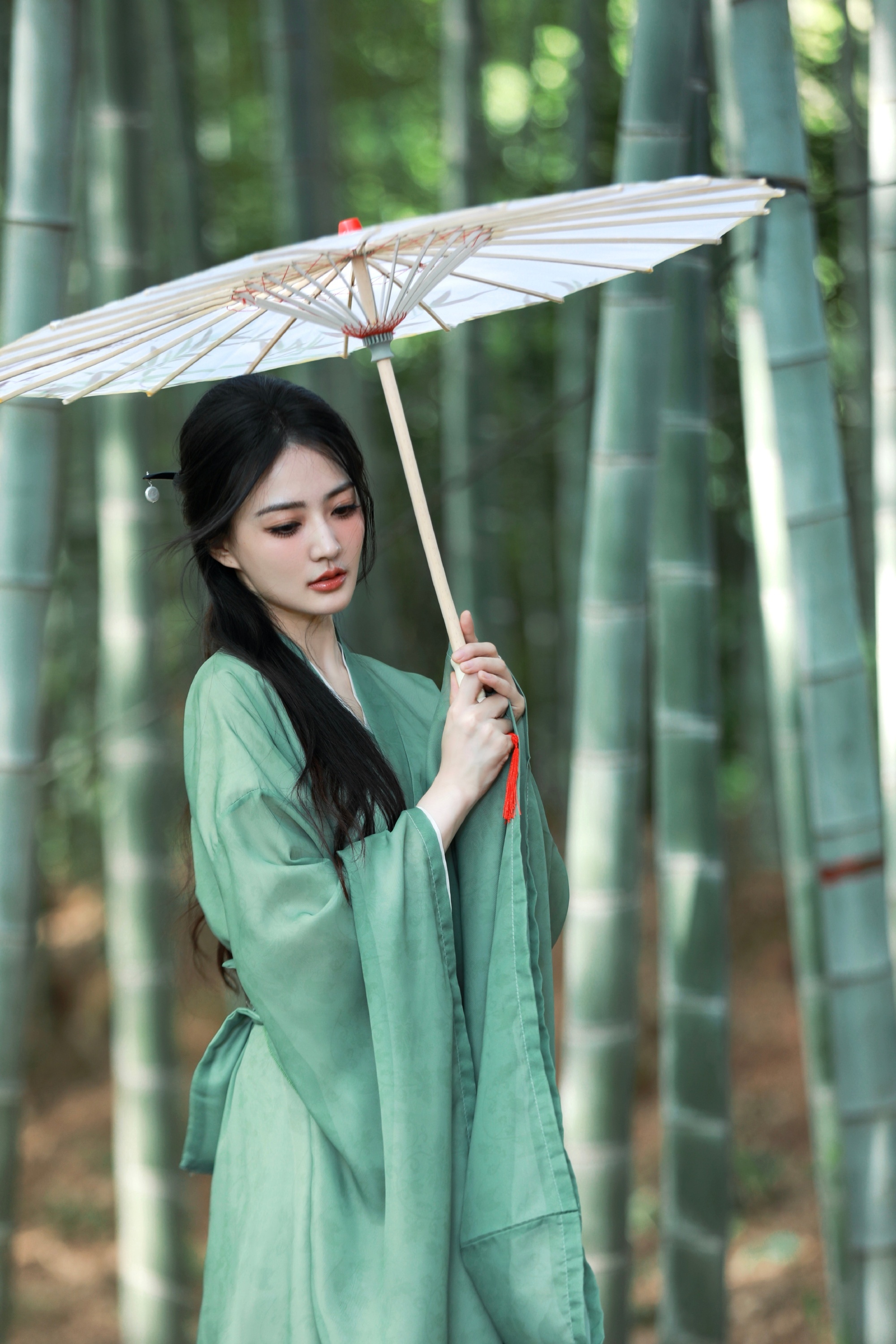 #徐璐 国医少女# 本身徐璐的长相就很有国风美，穿上古装的徐璐就更是很好的展现出