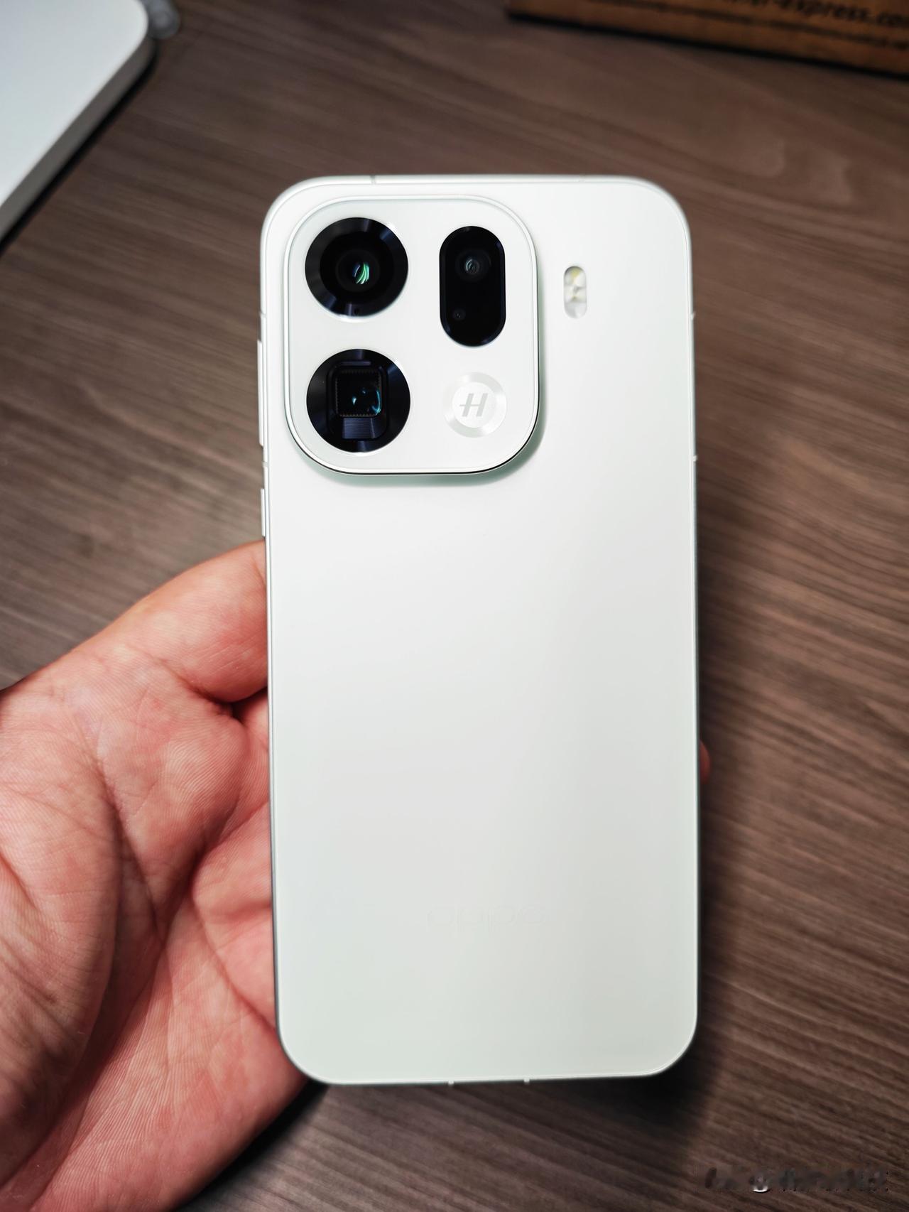 买前必看！ OPPO find X9 Pro 这些细节点务必要注意~
1、外观手