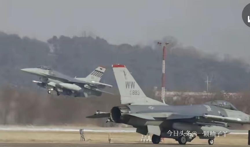 驻韩美军出动10余架F-16战机，在黄海上空开展飞行活动，并一度抵近中国防空识别