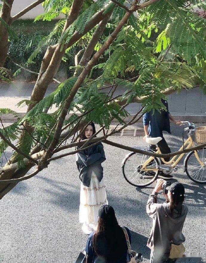 周也真是极致的小白花。 