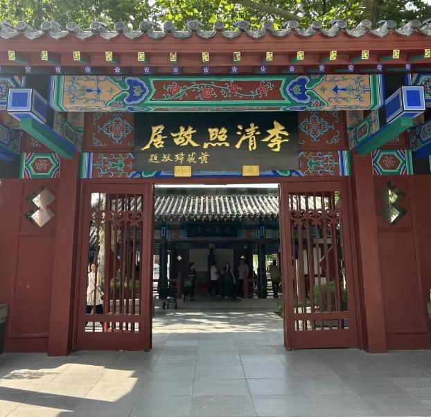 文化工作者，必先有文化。这句话，如今越发一针见血、含金量拉满。
曾经火遍全国的好