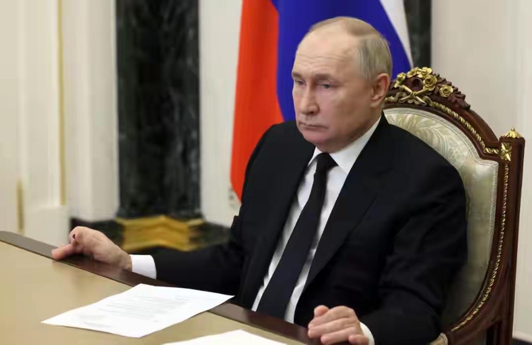 俄乌打到第四个年头，
俄罗斯官方认证感谢西方，
如果没有西方推一把，哪有中俄关系