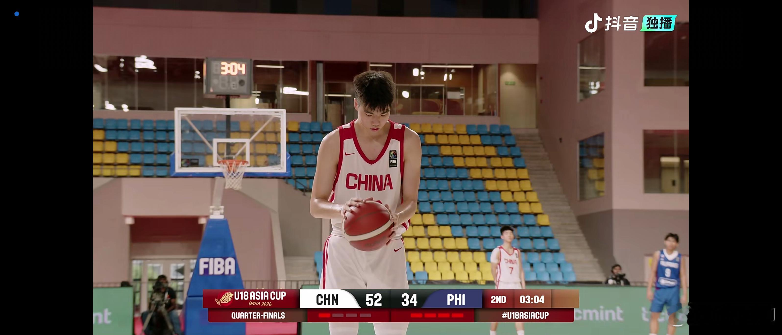 FIBA连亚青赛都有这么高清的画质，而CBA，整体转播的效果确实一般，蓝光太暗了