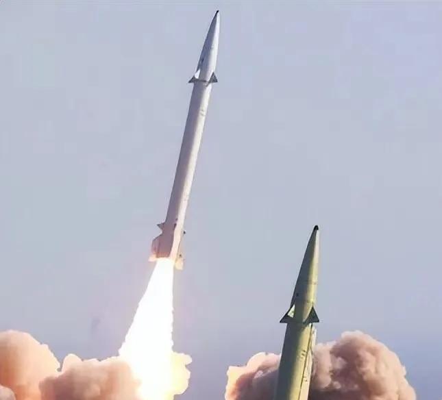 伊朗近期对美以联军的打击节奏明显加快，军事行动进入第12天，全新阶段特点突出。从