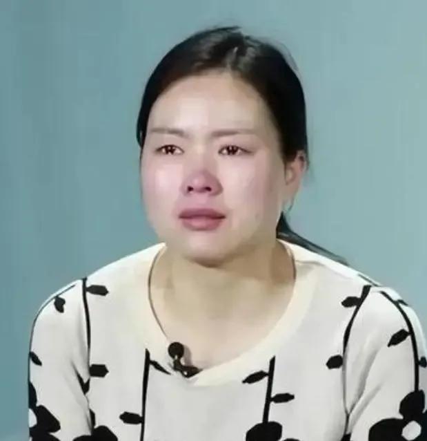 1992年，湖北一对夫妻扔下5岁女儿相继自杀。23年后，女儿不顾全村人的阻止，坚