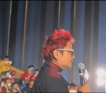 这个女人是谁呀？怎么最近她火了？
在哪儿做的头发？
托尼老师很有责任心，染发都能