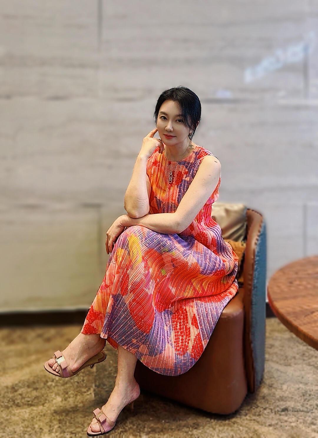 女人50岁，不是人到知天命年纪的一种夕阳落幕，而是重新定义另一种青春的开始。
那