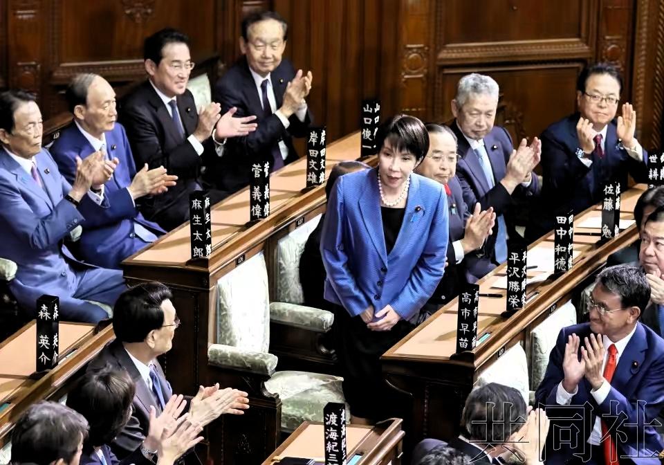最近日本政局有个怪现象：自民党支持率起起落落，丑闻也没断过，但反对党就是没法联手