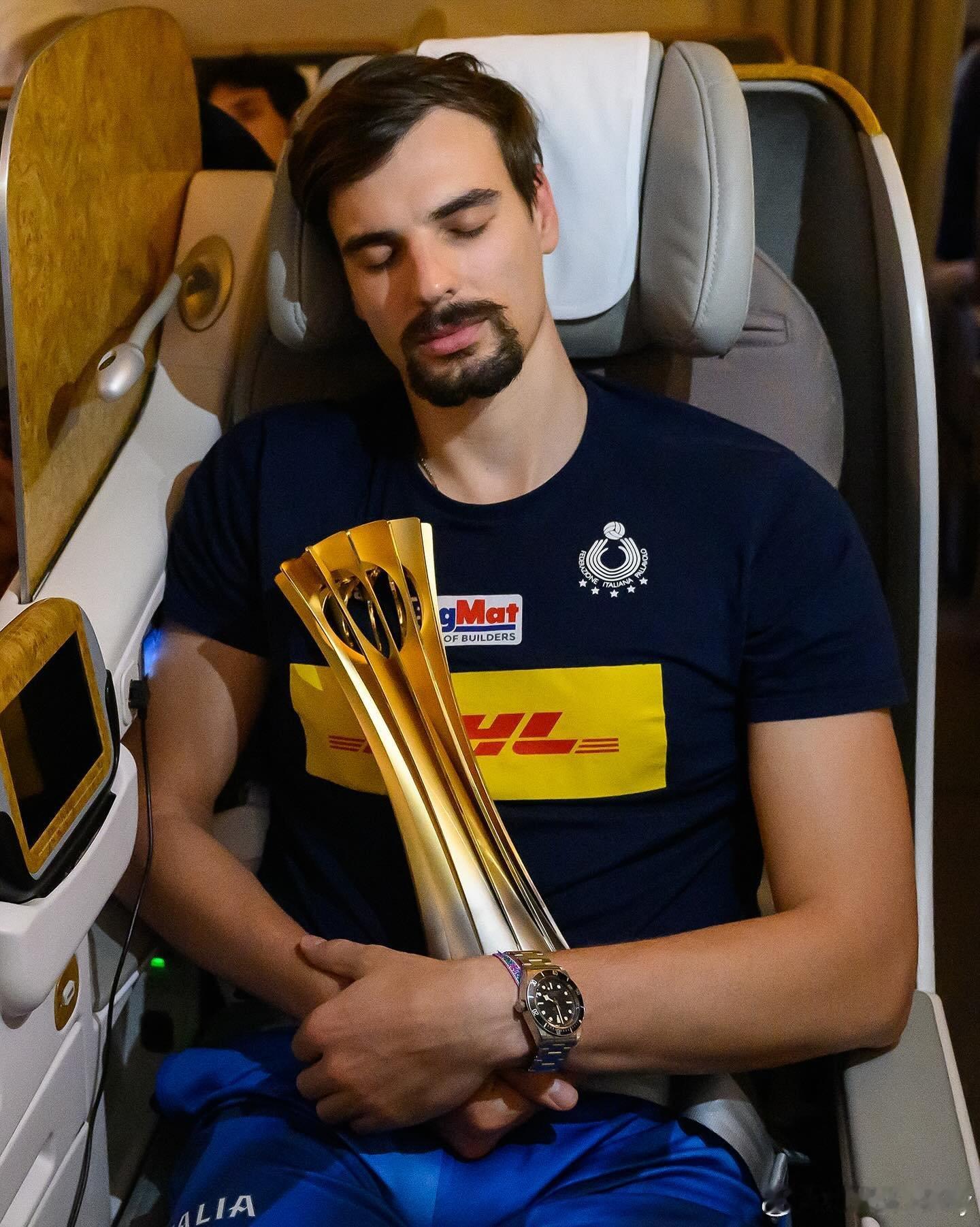 意大利排球辉煌的2025，从国家队到俱乐部横扫一众对手🔥🔥🔥🔥🔥。🏆