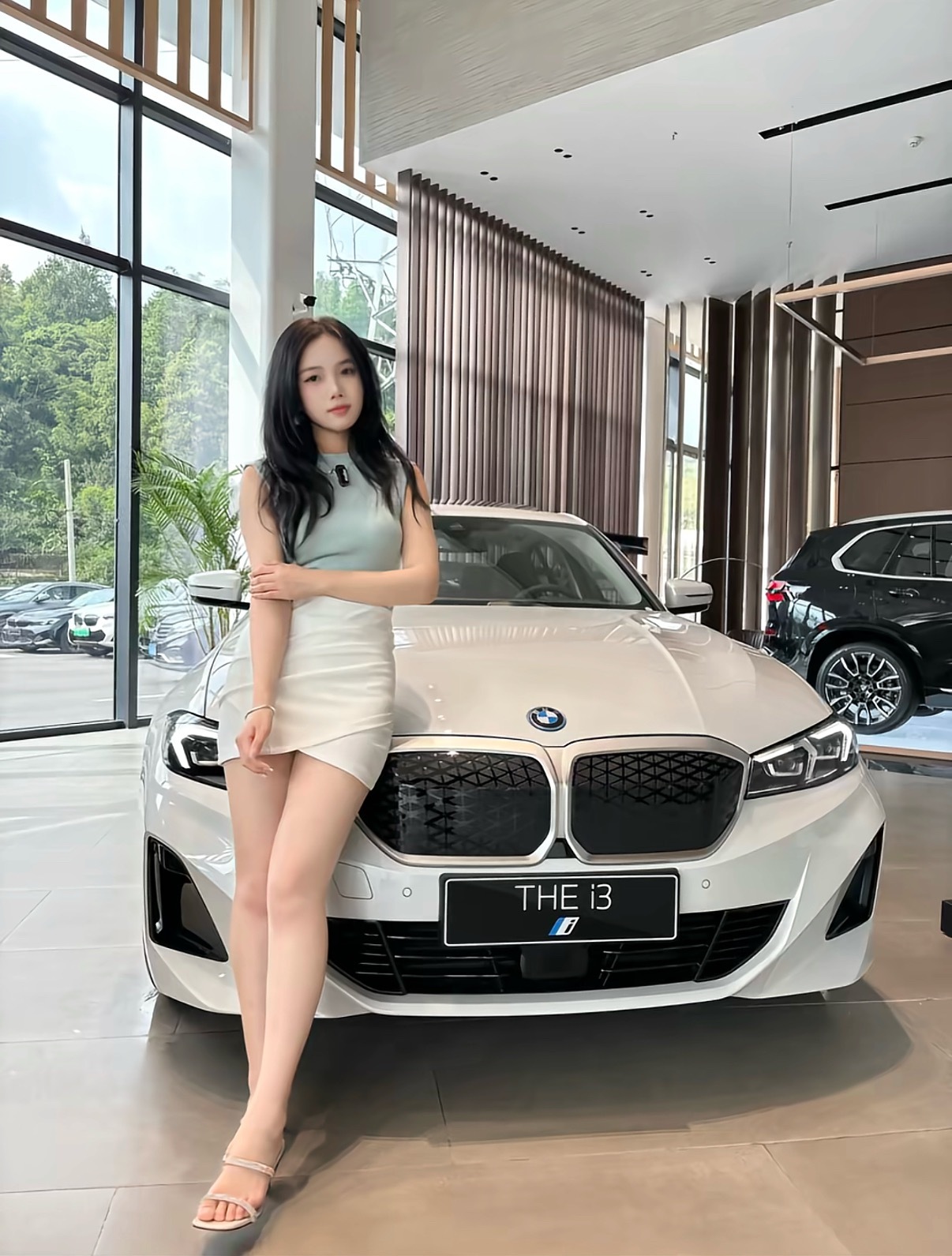 一字头的宝马电动车 ​​​