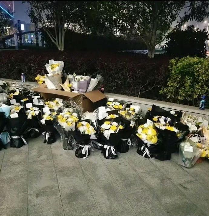 要学会避谶，张雪峰一语成谶！
2018年4月27日，张雪峰在微博上半开玩笑地写道