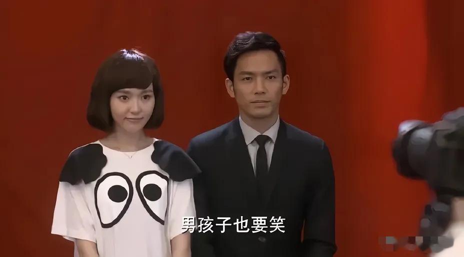 自己西装革履让赵默笙瞪着两个大眼睛就去了，女主结婚照居然穿这衣服真的好离谱[允悲