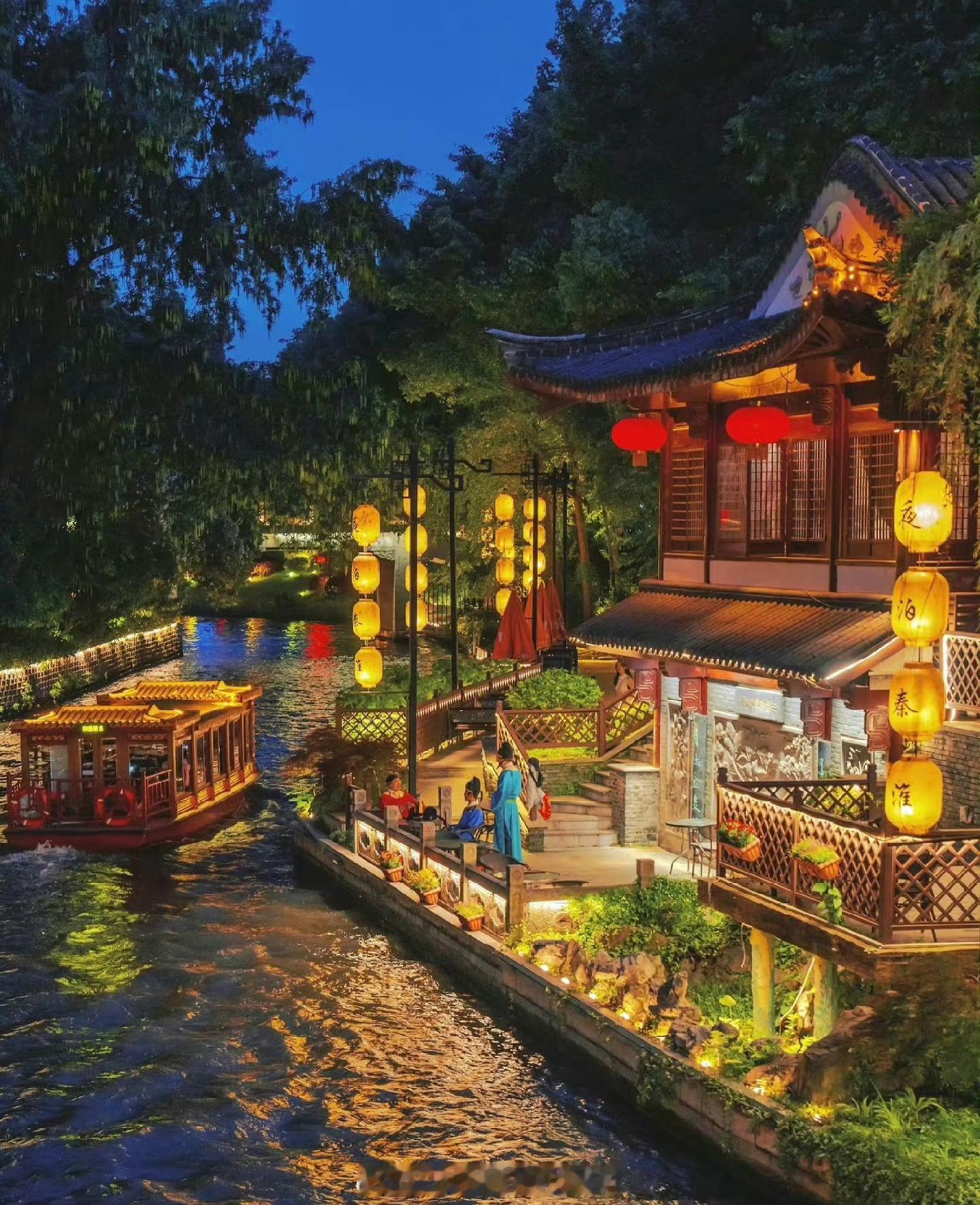 床前明月光疑是地上霜举头望明月低头思故乡 