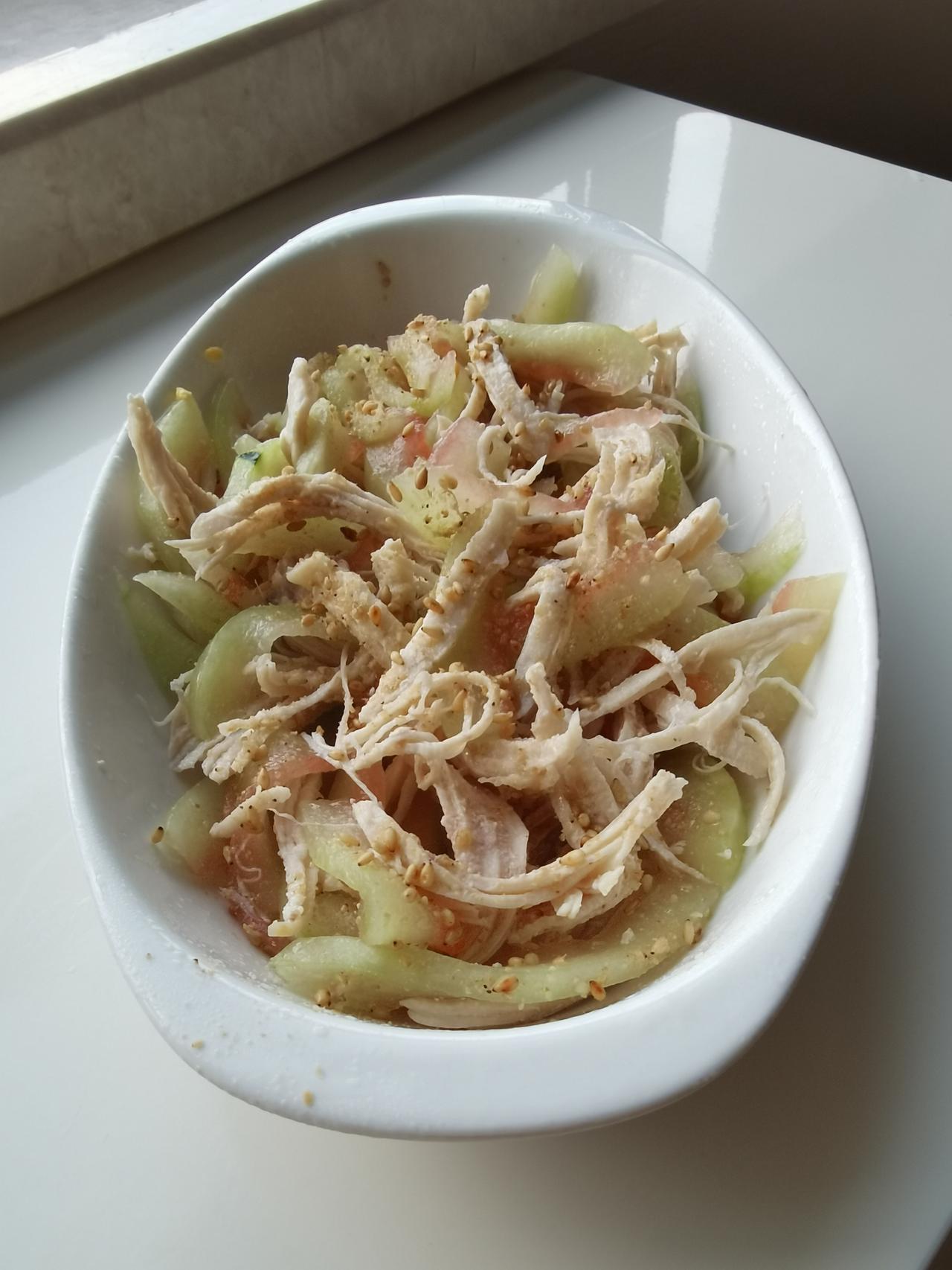 【星期六  早餐打卡】
西瓜皮凉拌鸡胸肉丝、鸡蛋、牛奶咖啡、燕麦块

【今日小感
