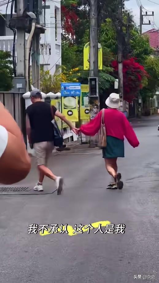 哈哈哈哈笑不活了！
李静回应去清迈陪戴军过年这事儿太逗了。媒体脑补：“李静怕戴军