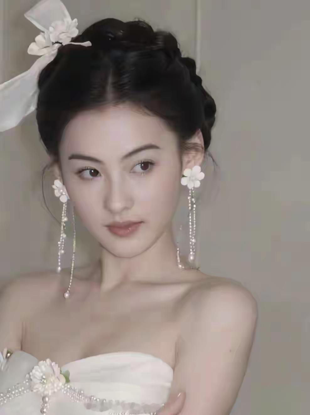 张柏芝绝对不会美而不自知，因为大家都说她美呀！她就没有丑的照片，随便拿一张出来都
